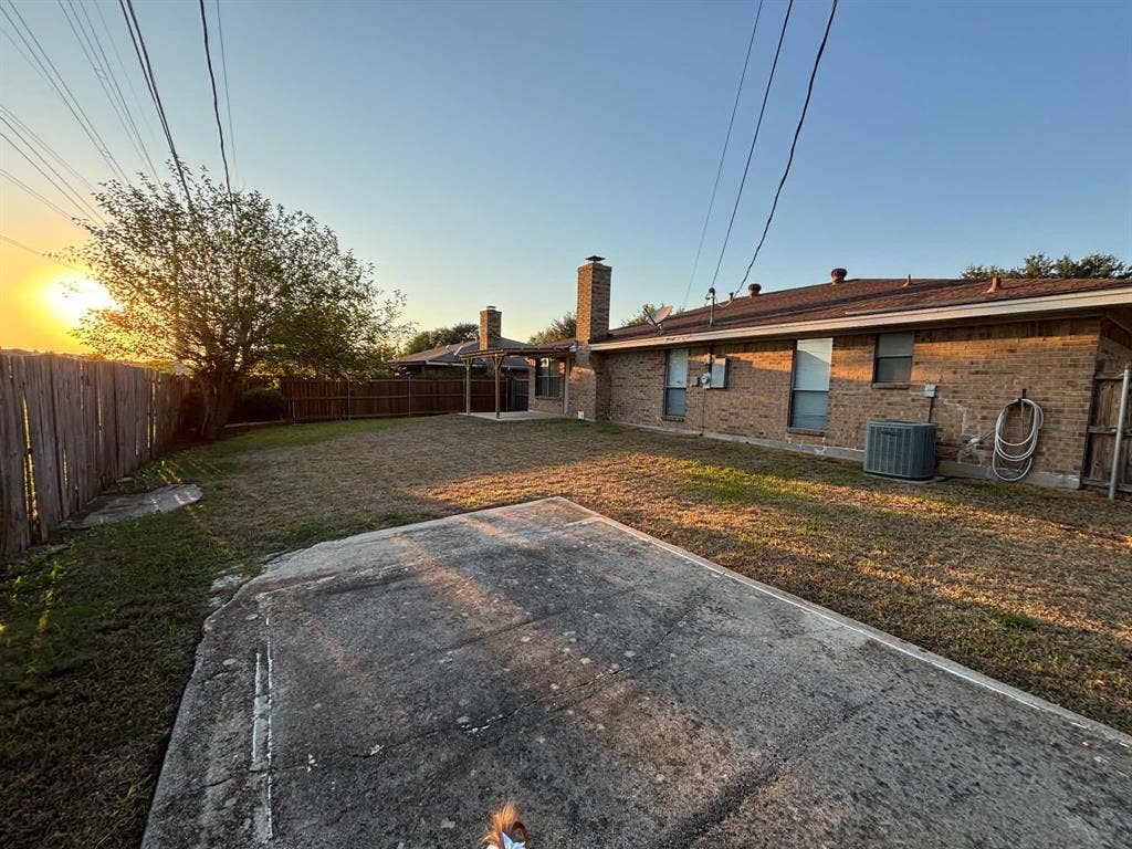 2112 River Bend Road, Arlington, TX 76014