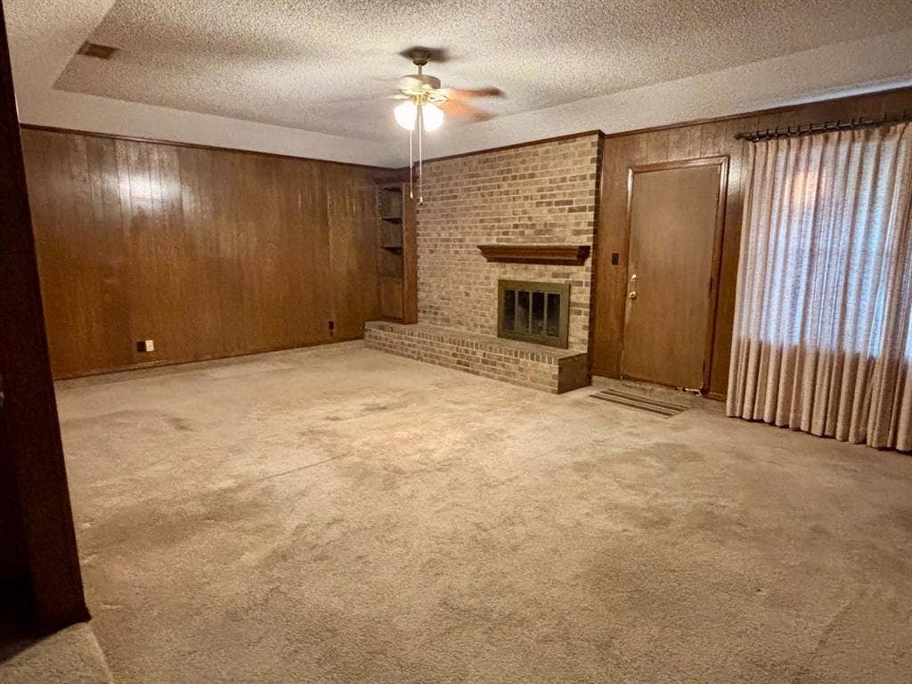 2112 River Bend Road, Arlington, TX 76014