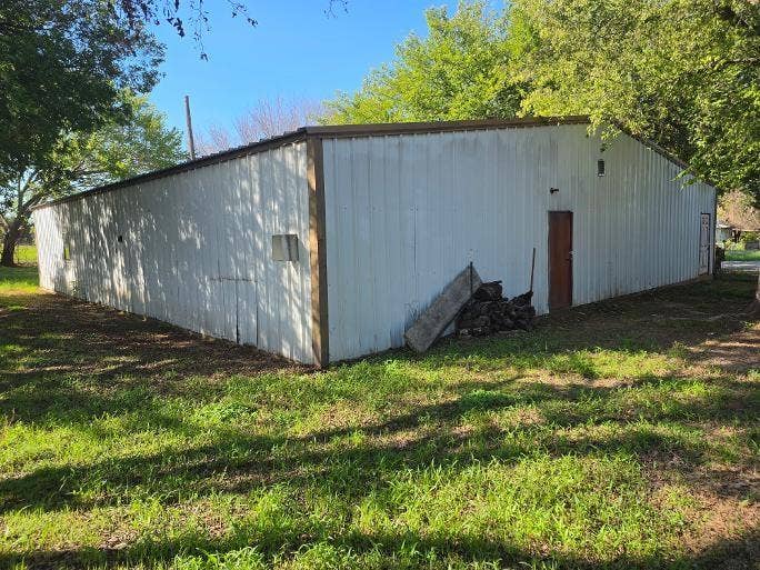 206 N Stadium Drive, Alvord, TX 76225 Side Entry into Shop Area