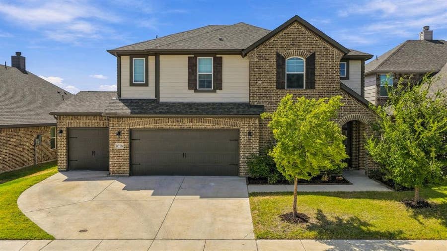 Property photo for 1616 Somerset Lane, Weatherford, TX