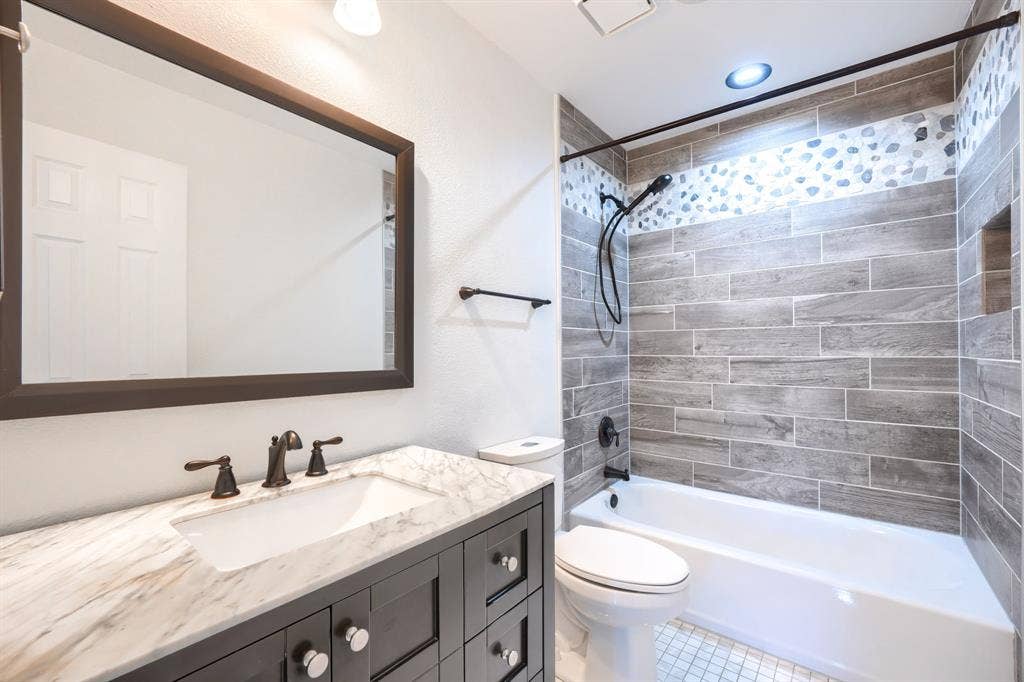 446 Phillips Drive, Coppell, TX 75019 Upgraded Powder/Secondary bath!