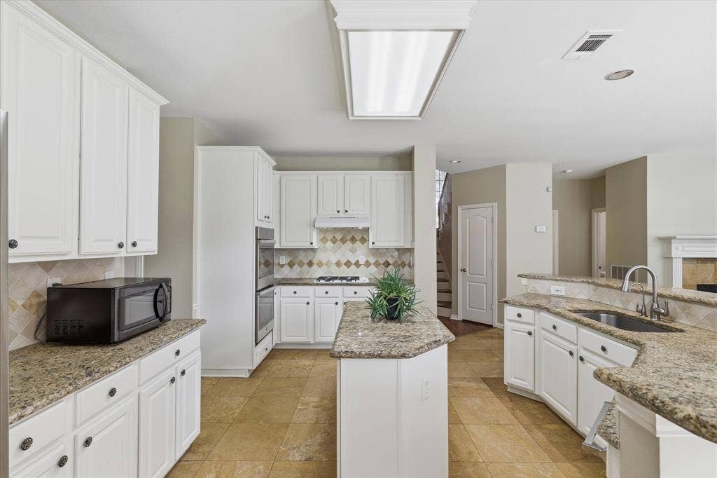 8905 High Meadows Drive, Plano, TX 75025 8905 High Meadows Drive, Plano, TX 75025