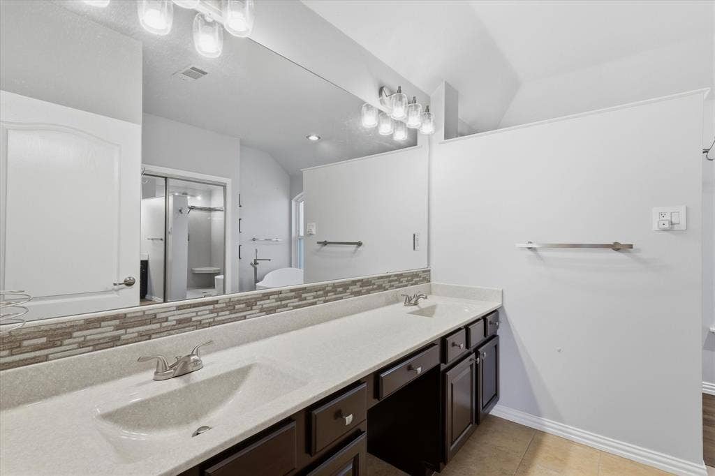 8905 High Meadows Drive, Plano, TX 75025 8905 High Meadows Drive, Plano, TX 75025