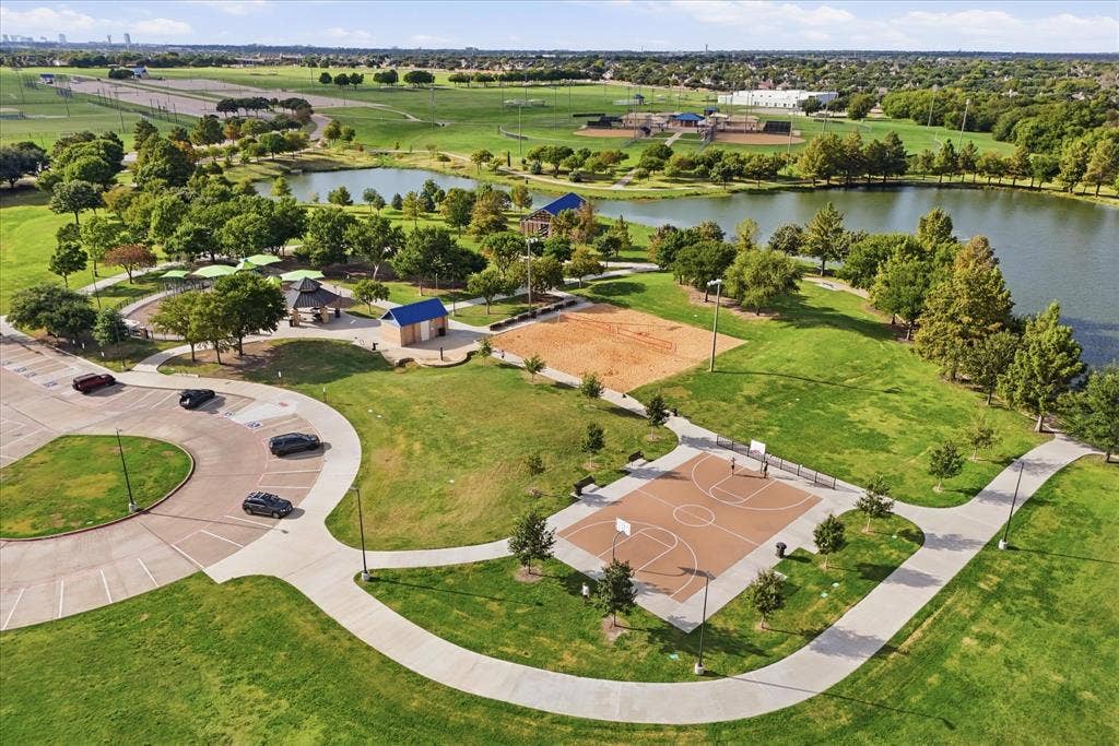 8905 High Meadows Drive, Plano, TX 75025 8905 High Meadows Drive, Plano, TX 75025