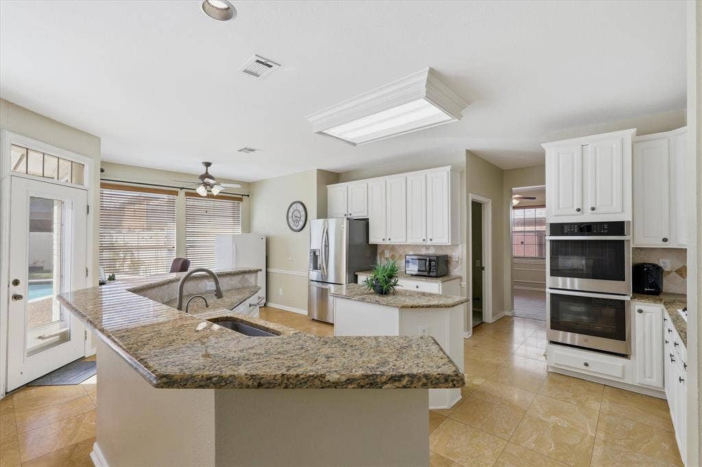 8905 High Meadows Drive, Plano, TX 75025 8905 High Meadows Drive, Plano, TX 75025