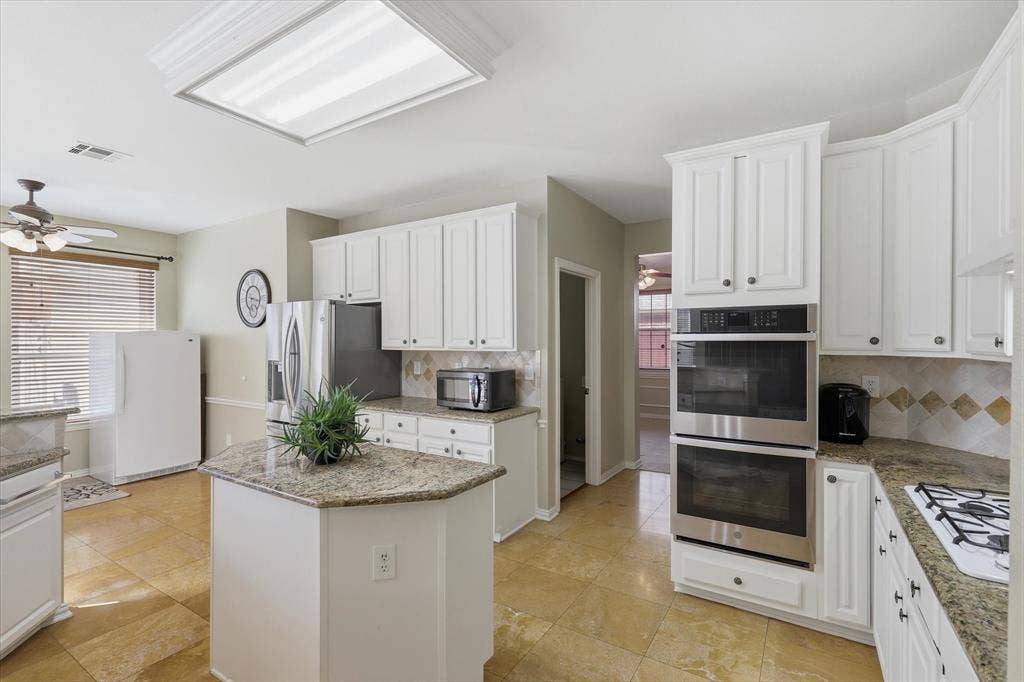 8905 High Meadows Drive, Plano, TX 75025 8905 High Meadows Drive, Plano, TX 75025