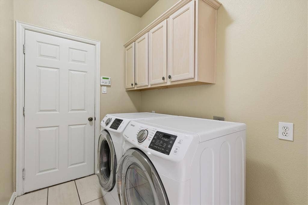 8905 High Meadows Drive, Plano, TX 75025 8905 High Meadows Drive, Plano, TX 75025