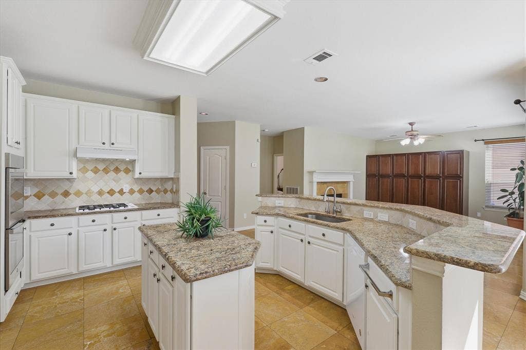 8905 High Meadows Drive, Plano, TX 75025 8905 High Meadows Drive, Plano, TX 75025