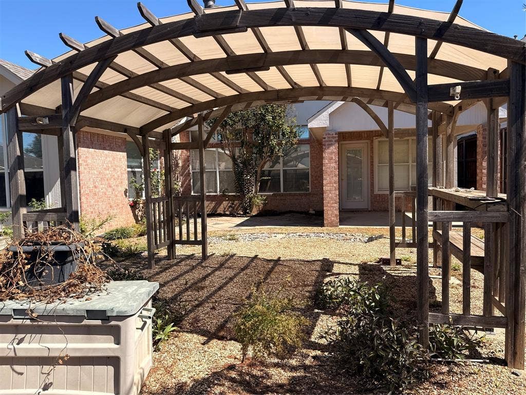 7804 Brook Meadow Lane, Fort Worth, TX 76133