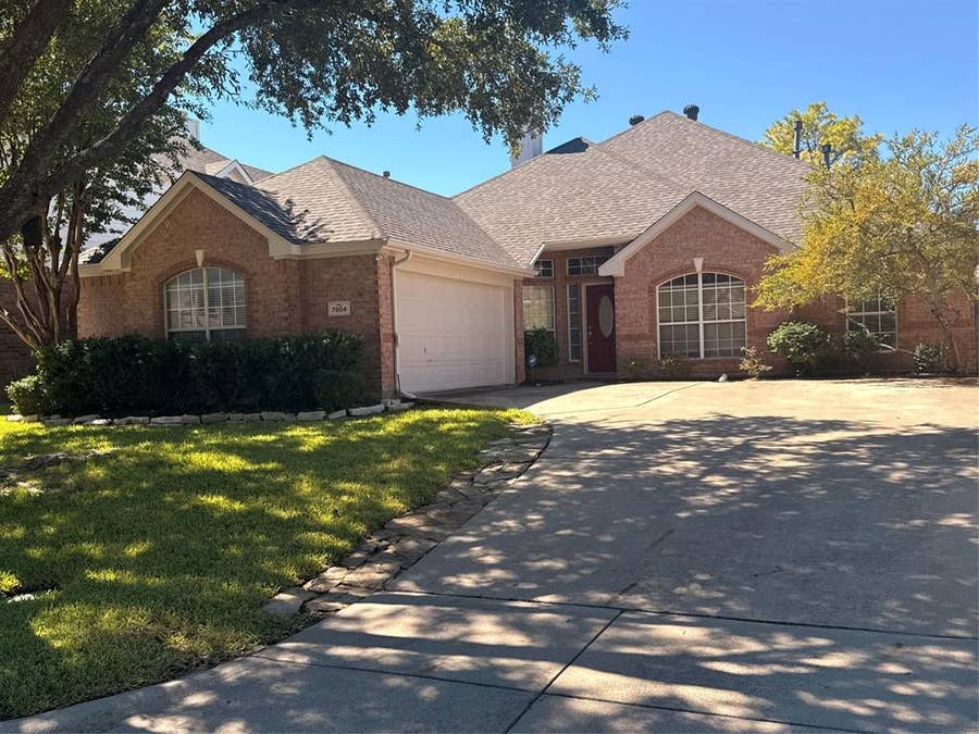 Property photo for 7804 Brook Meadow Lane, Fort Worth, TX