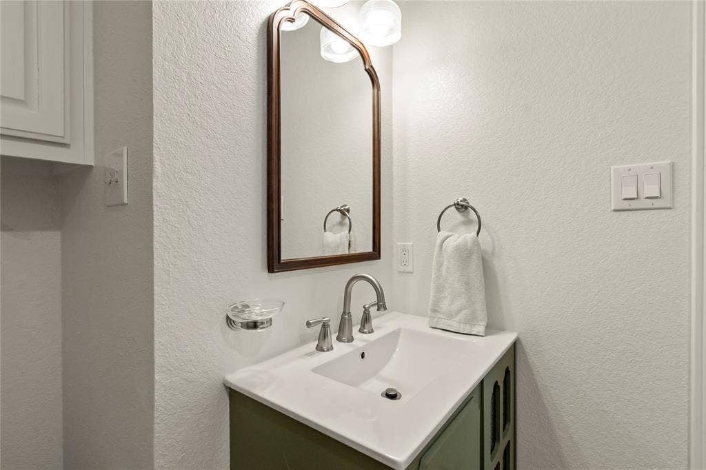 1611 Emma Drive, Tool, TX 75143 1611 Emma Drive, Tool, TX 75143
