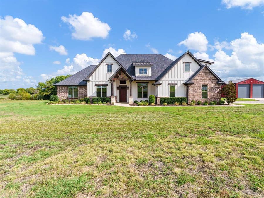 Property photo for 121 Pecan Valley Court, Sherman, TX