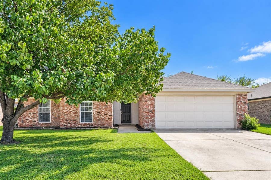 Property photo for 1713 Bertram Drive, Mansfield, TX