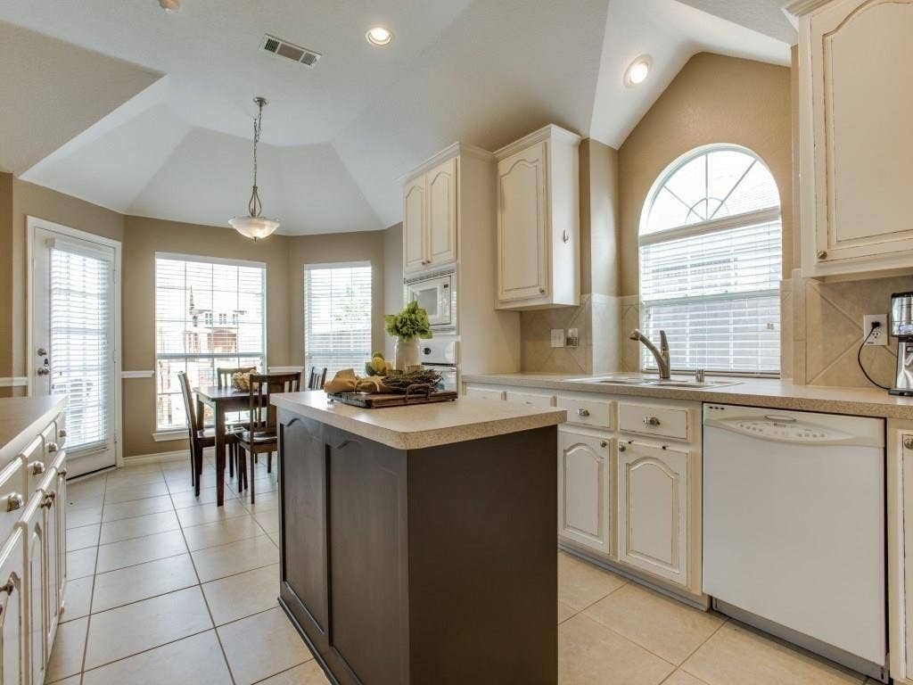 12316 Sailmaker Lane, Frisco, TX 75035 Kitchen featuring a central island, tile flooring, vaulted ceiling, and recessed lighting