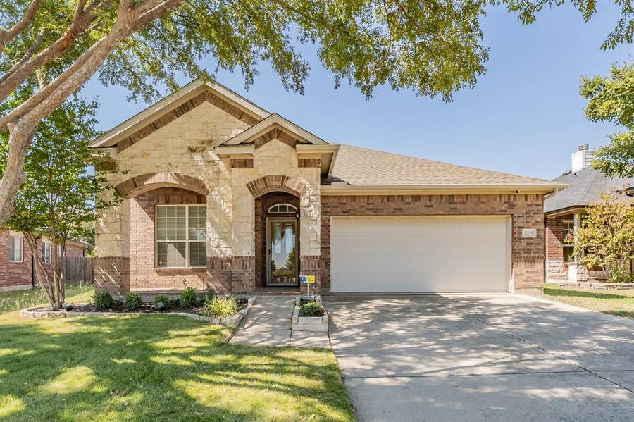 Property photo for 2205 Clairborne Drive, Fort Worth, TX