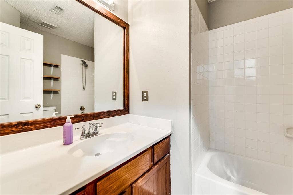 7409 Gillon Drive, Rowlett, TX 75089 7409 Gillon Drive, Rowlett, TX 75089
