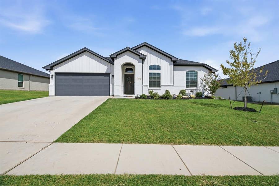 Property photo for 120 Mesa Drive, Glen Rose, TX