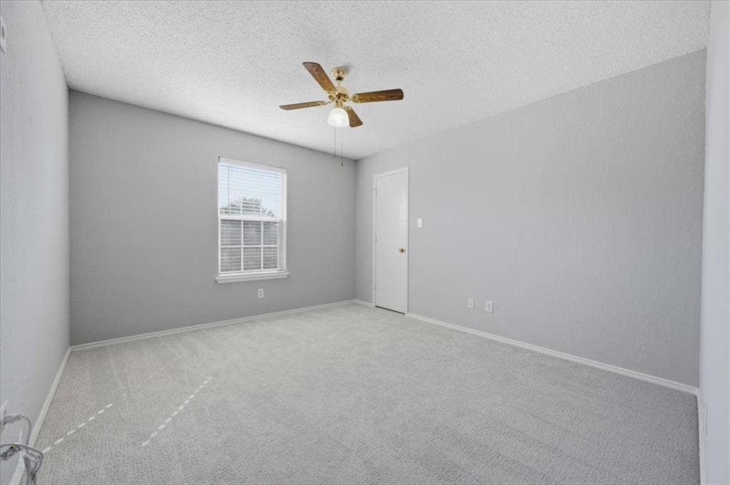 5016 Mill Creek Trail, Fort Worth, TX 76179 Vaulted ceiling, ceiling fan, neutral wall paint, white window blinds, and light-toned carpet