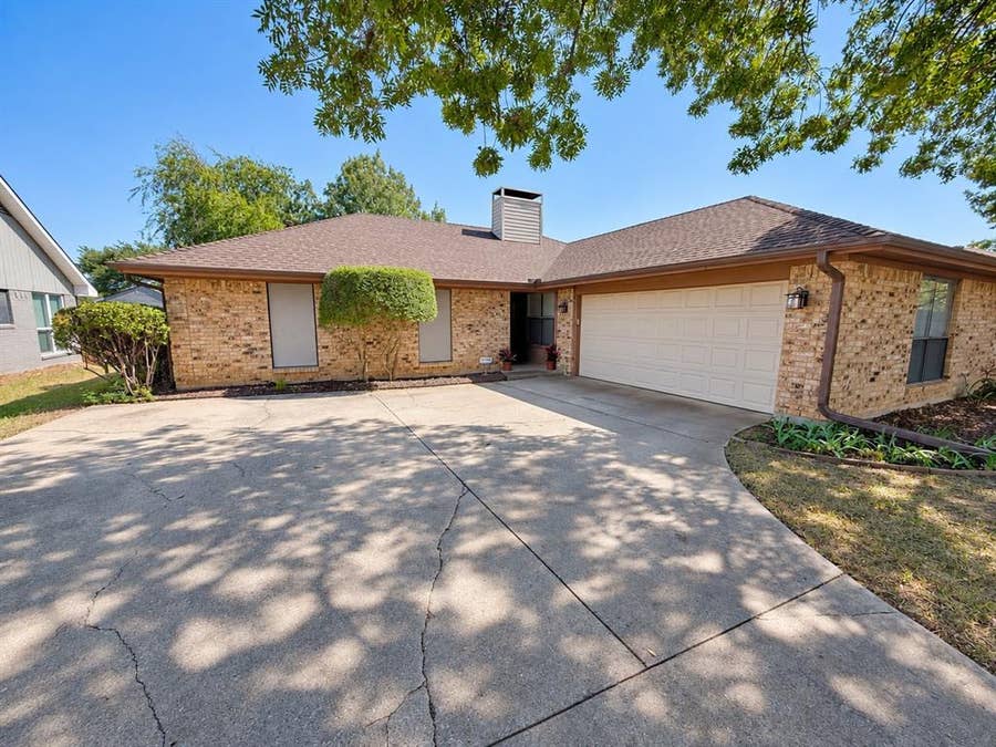 Property photo for 929 Reno Street, Lewisville, TX