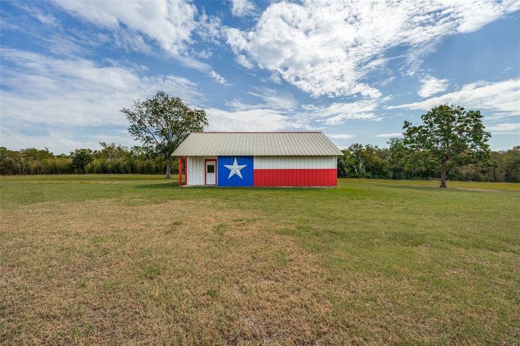 279 Lakeview Drive, Denison, TX 75020
