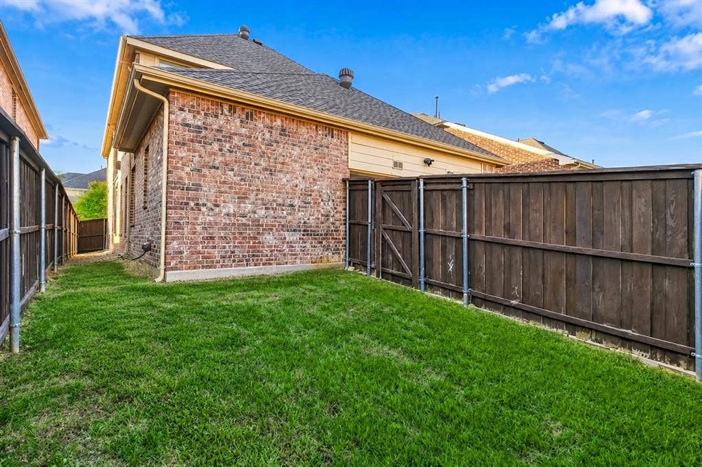 1596 Barksdale Drive, Lewisville, TX 75077