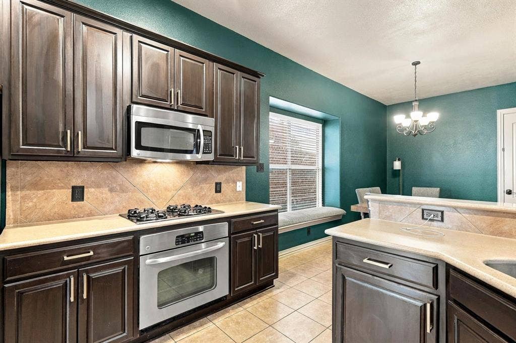 1596 Barksdale Drive, Lewisville, TX 75077