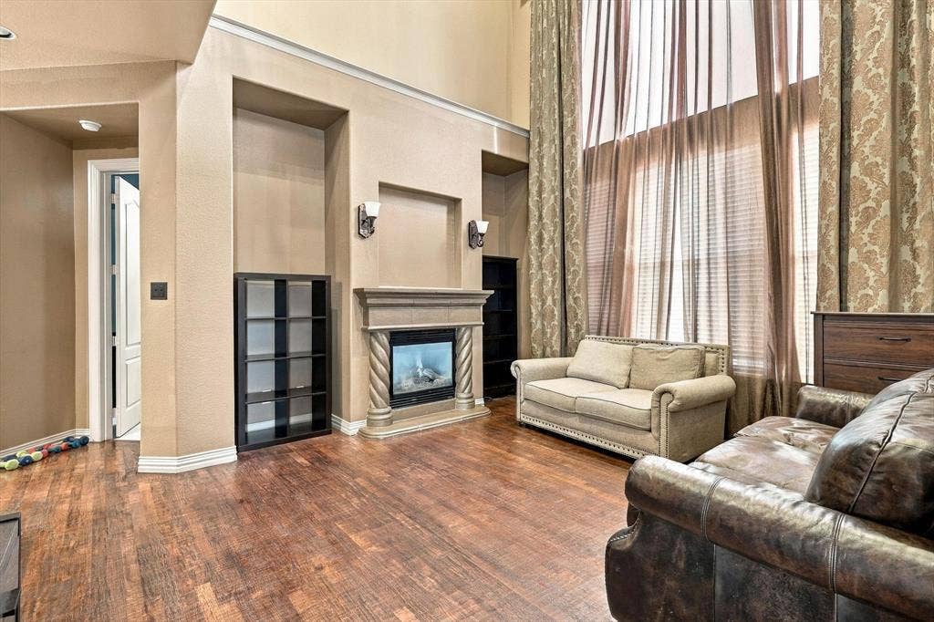 1596 Barksdale Drive, Lewisville, TX 75077