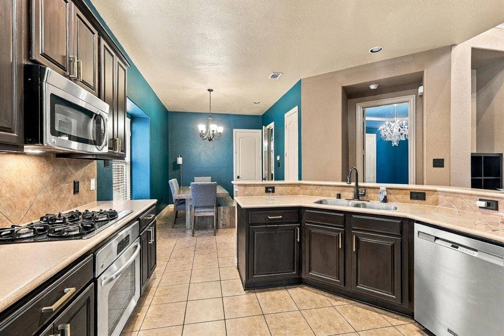 1596 Barksdale Drive, Lewisville, TX 75077