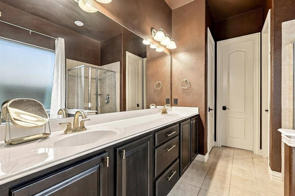 1596 Barksdale Drive, Lewisville, TX 75077