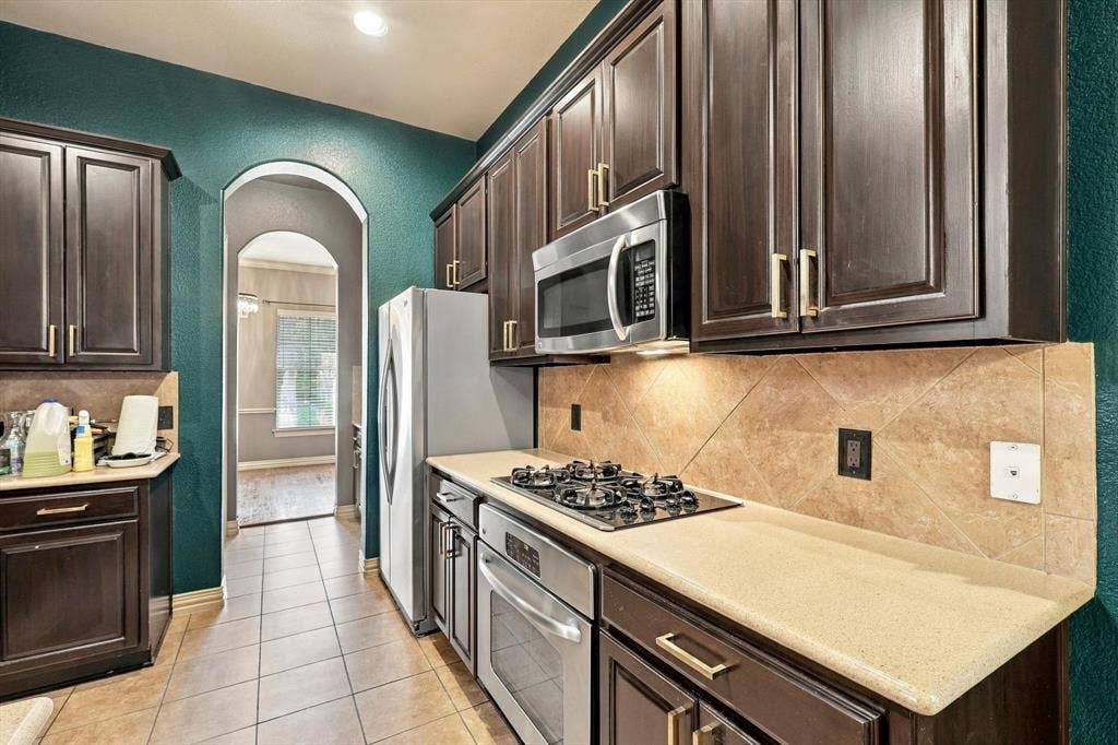 1596 Barksdale Drive, Lewisville, TX 75077