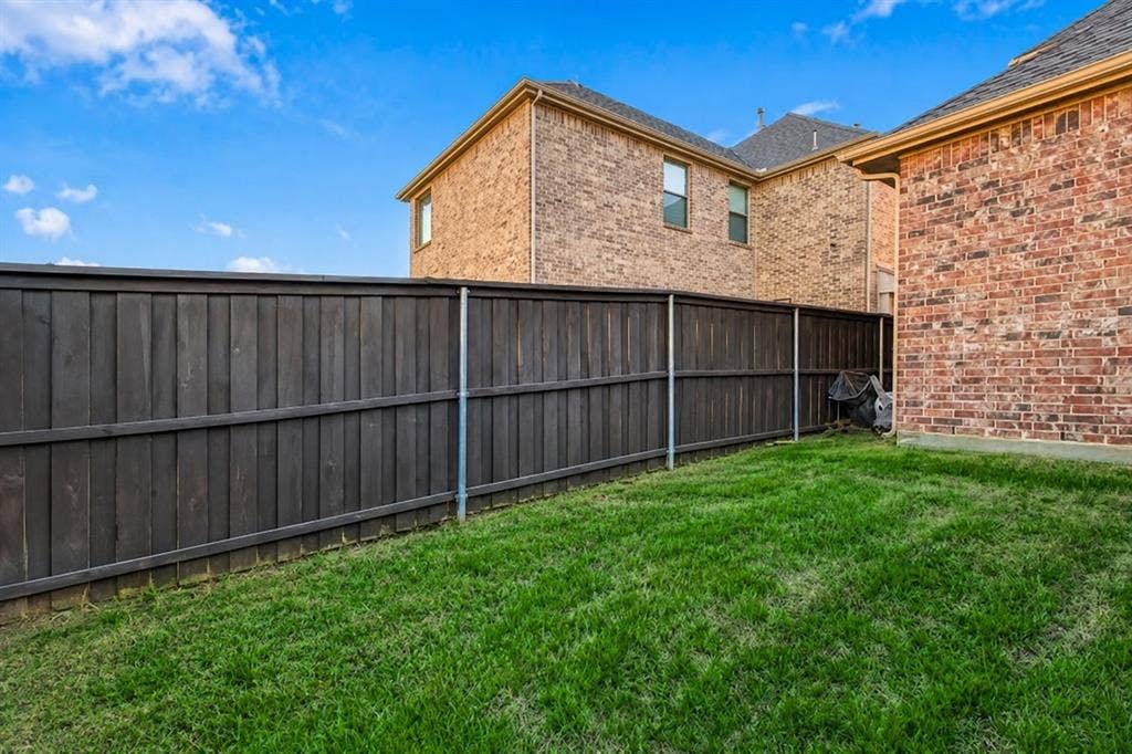 1596 Barksdale Drive, Lewisville, TX 75077