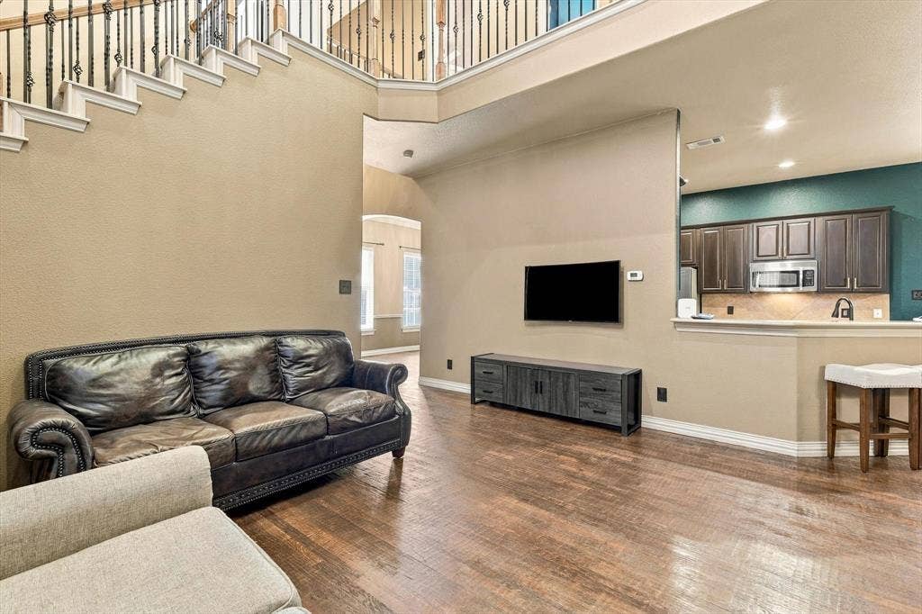 1596 Barksdale Drive, Lewisville, TX 75077