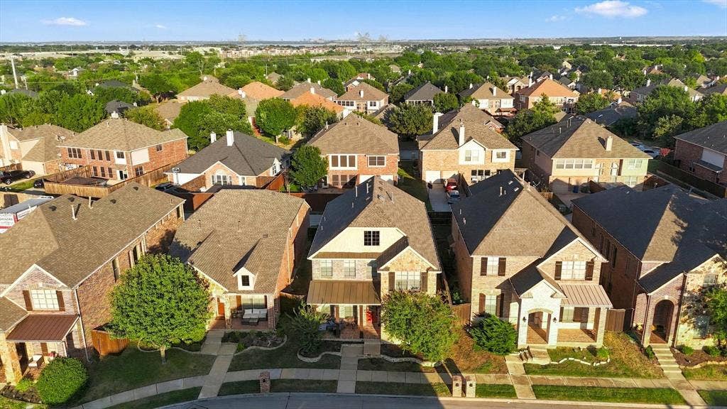 1596 Barksdale Drive, Lewisville, TX 75077