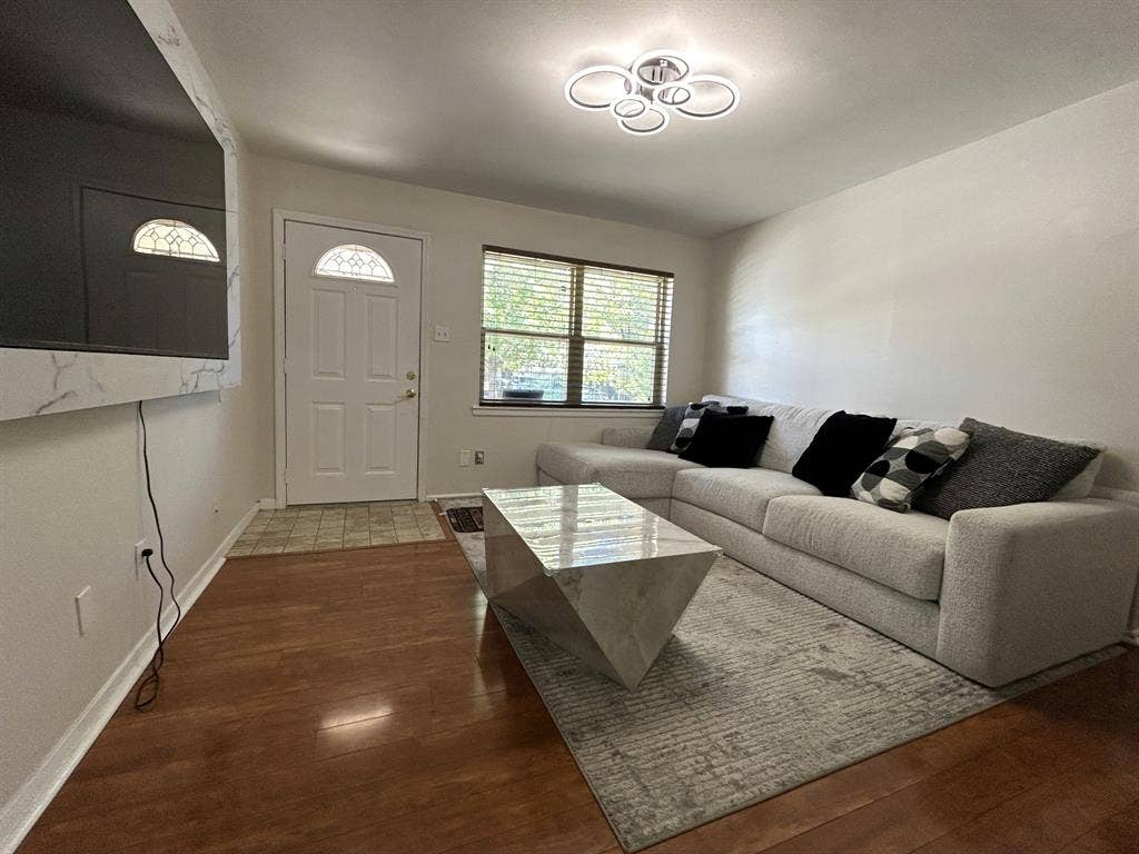 861 Russell Lane, Bedford, TX 76022 861 Russell Lane, Bedford, TX 76022