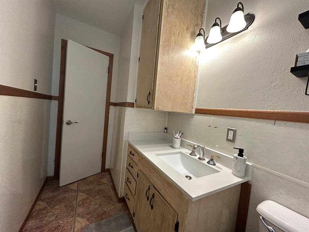 861 Russell Lane, Bedford, TX 76022 861 Russell Lane, Bedford, TX 76022