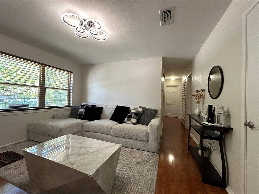 861 Russell Lane, Bedford, TX 76022 861 Russell Lane, Bedford, TX 76022