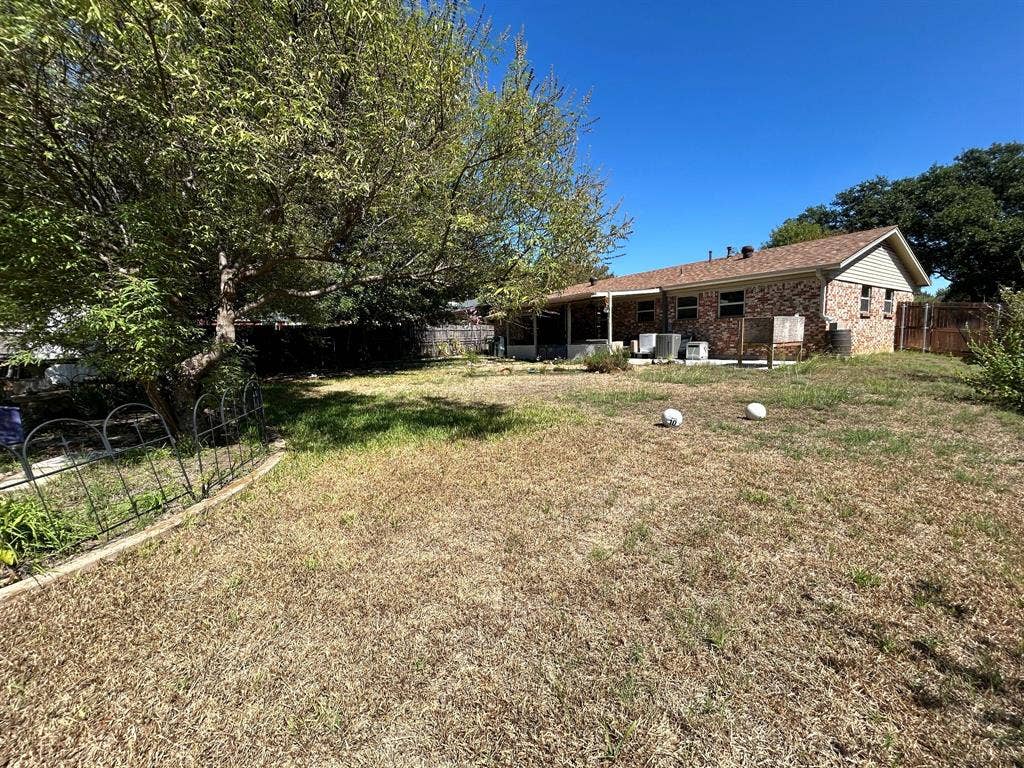 861 Russell Lane, Bedford, TX 76022 861 Russell Lane, Bedford, TX 76022