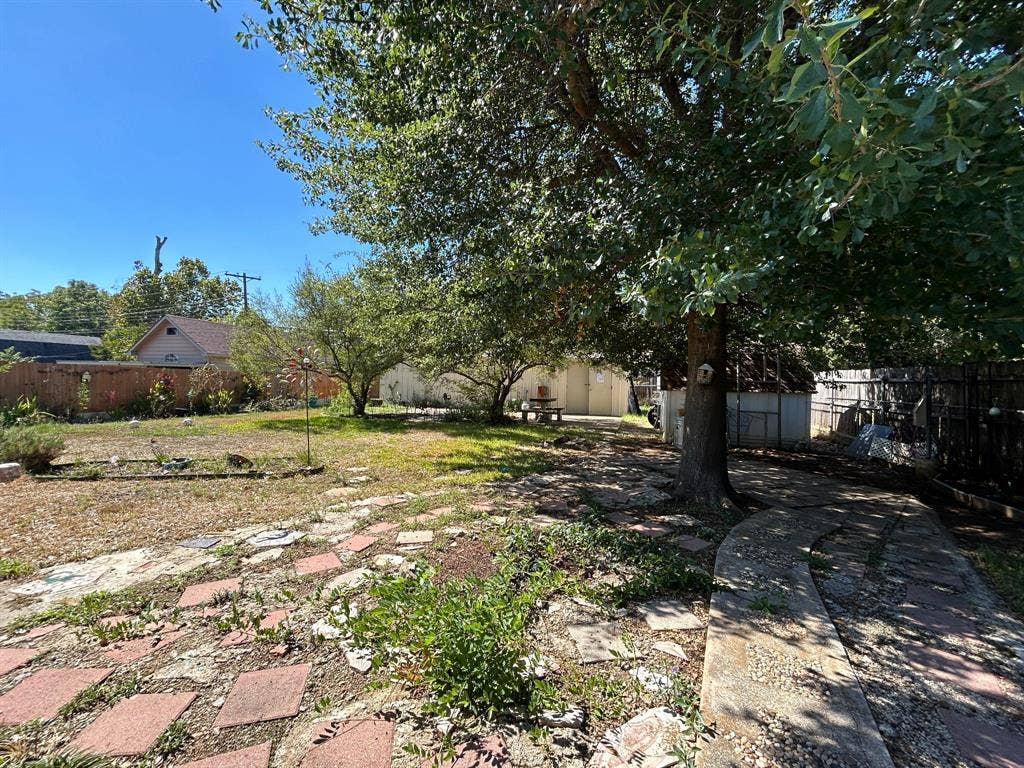 861 Russell Lane, Bedford, TX 76022 861 Russell Lane, Bedford, TX 76022