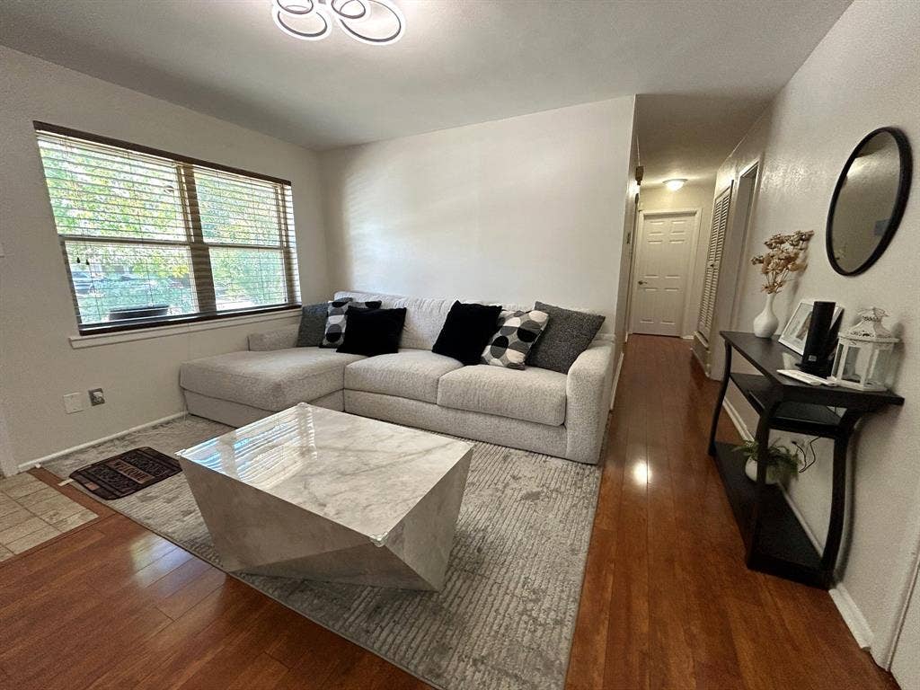 861 Russell Lane, Bedford, TX 76022 861 Russell Lane, Bedford, TX 76022