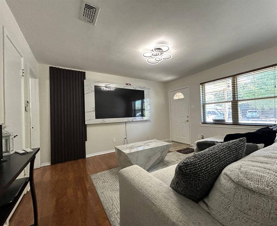 861 Russell Lane, Bedford, TX 76022 861 Russell Lane, Bedford, TX 76022