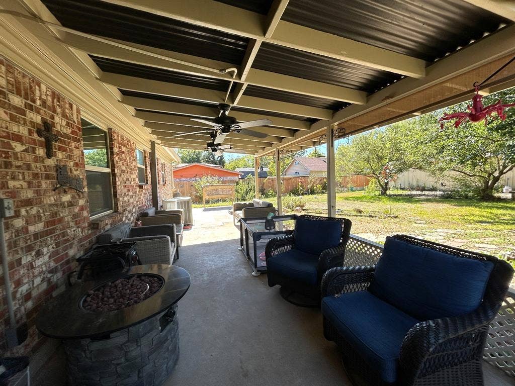 861 Russell Lane, Bedford, TX 76022 861 Russell Lane, Bedford, TX 76022