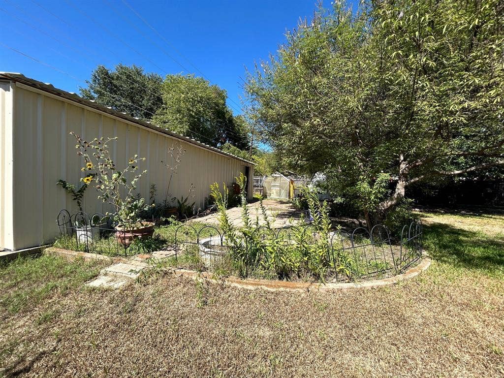 861 Russell Lane, Bedford, TX 76022 861 Russell Lane, Bedford, TX 76022