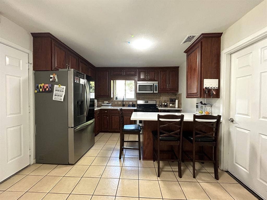 861 Russell Lane, Bedford, TX 76022 861 Russell Lane, Bedford, TX 76022