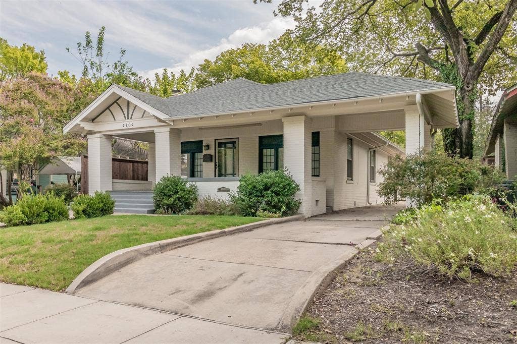 2209 6th Avenue, Fort Worth, TX 76110 2209 6th Avenue, Fort Worth, TX 76110