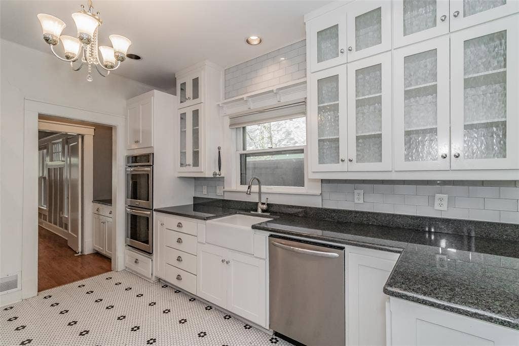 2209 6th Avenue, Fort Worth, TX 76110 2209 6th Avenue, Fort Worth, TX 76110