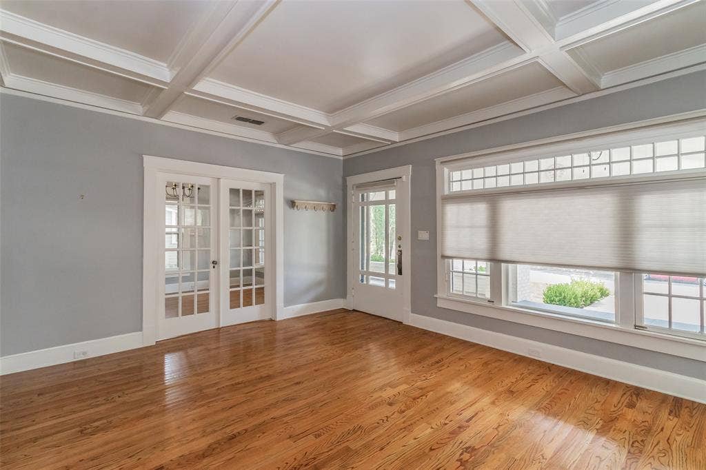 2209 6th Avenue, Fort Worth, TX 76110 2209 6th Avenue, Fort Worth, TX 76110