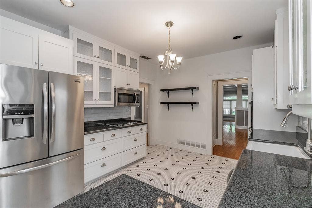 2209 6th Avenue, Fort Worth, TX 76110 2209 6th Avenue, Fort Worth, TX 76110