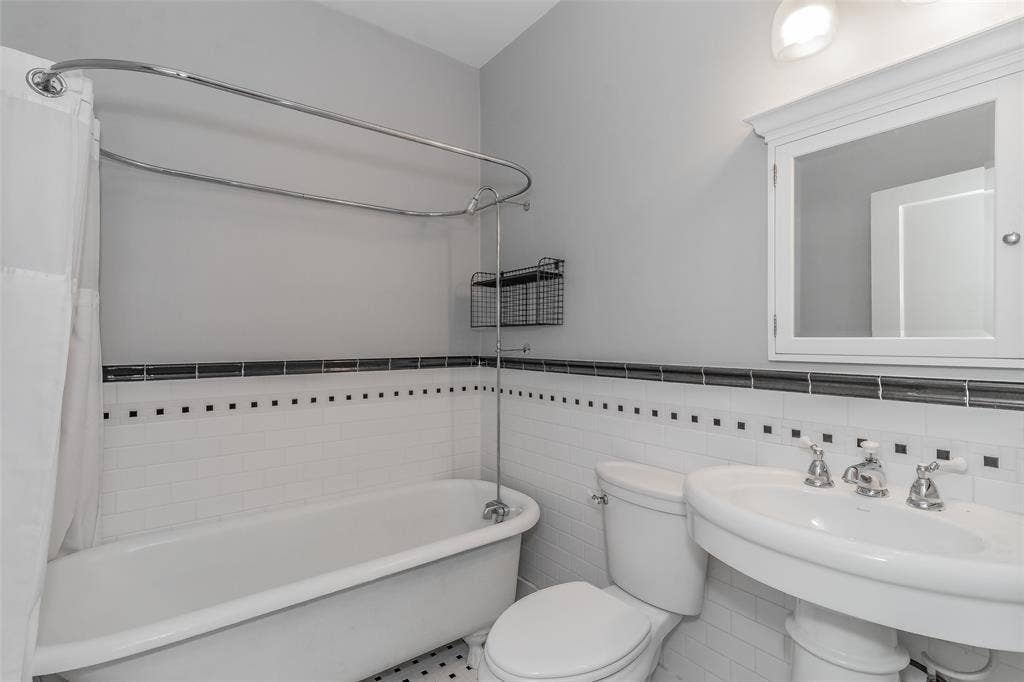 2209 6th Avenue, Fort Worth, TX 76110 2209 6th Avenue, Fort Worth, TX 76110