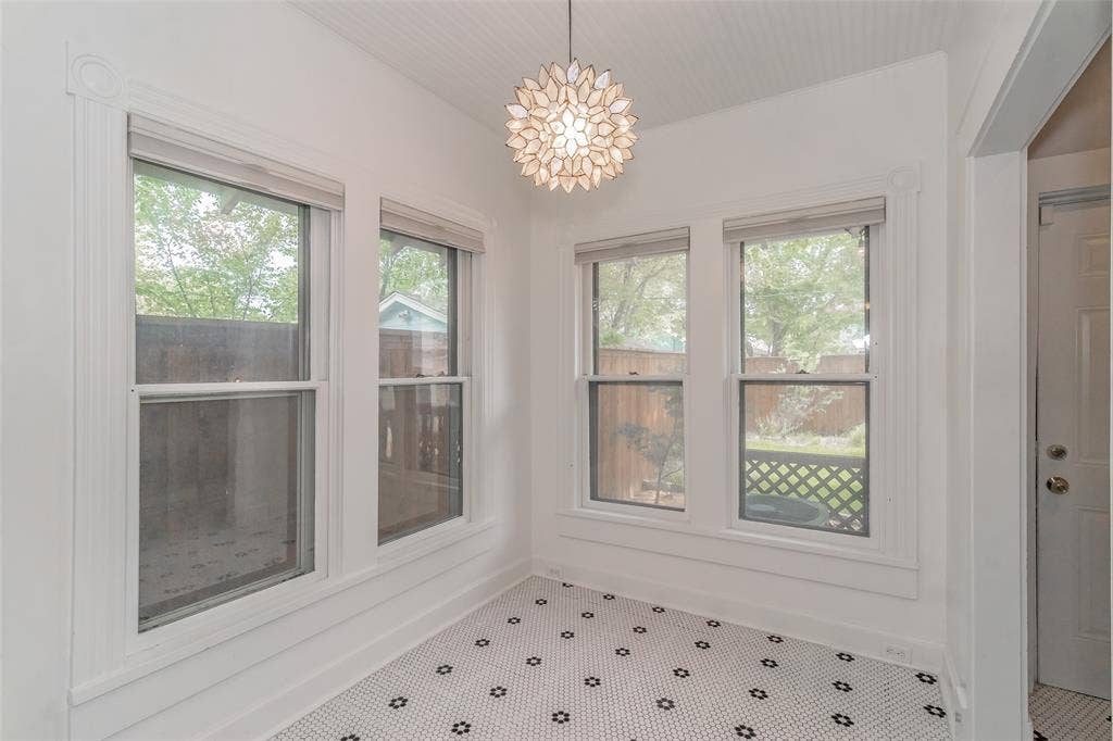2209 6th Avenue, Fort Worth, TX 76110 2209 6th Avenue, Fort Worth, TX 76110