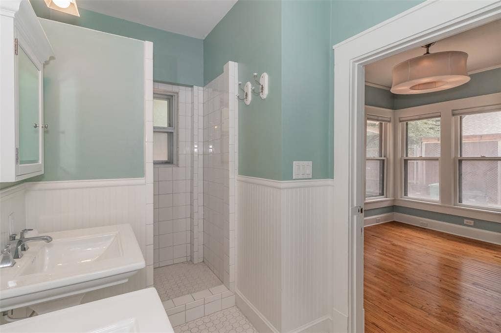 2209 6th Avenue, Fort Worth, TX 76110 2209 6th Avenue, Fort Worth, TX 76110